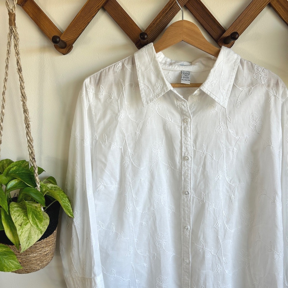 Vintage Signal White Floral Embroidered 100% Cotton Button Down Shirt Cottage